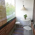 아파트 With Lakeview In *